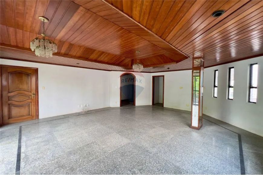 Aluguel - Apartamento com 4 Quartos - 200m² - Marco/ Belém
