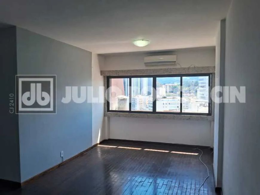 apartamento vazio, andar alto, vista livre para o Cristo e enseada de Botafogo, garagem na escritura