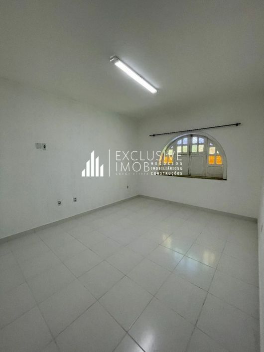 Imóvel para aluguel possui 255 metros quadrados com 5 quartos em Cremação - Belém - PA