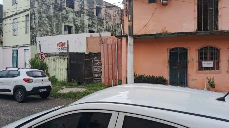Motéis ou Kit-Nets no Beco da Piedade entre Praça Gen. Magalhães e Piedade.