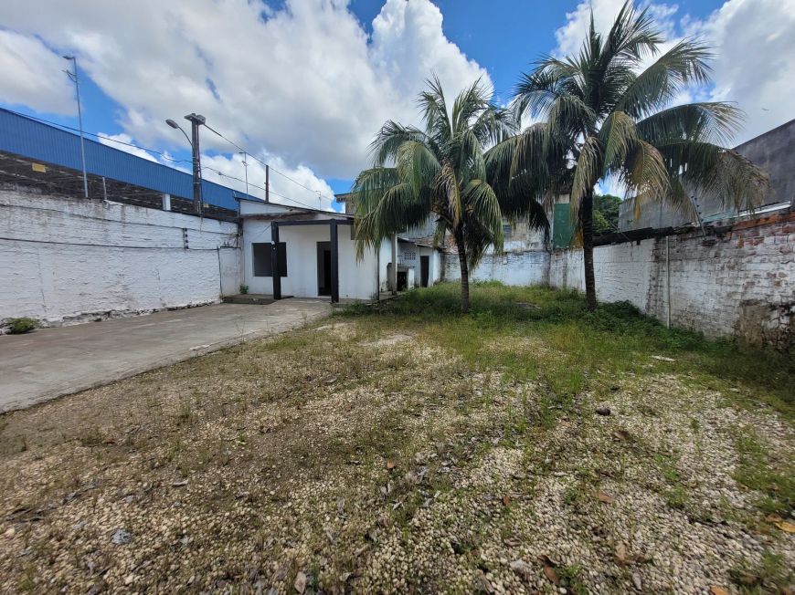 Lene Pegado Aluga P/Comercial Terreno de 14.00 x 70.00 na Av D/Freitas do lado do S/Mateus