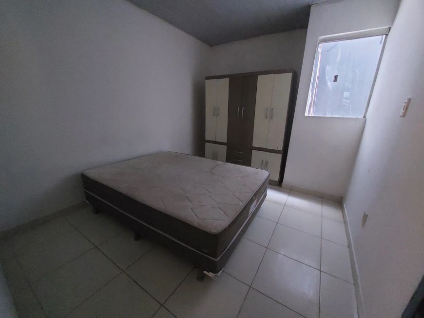 Alugo aptº altos de uma residência, semi mobiliado, 2 quartos na marambaia.