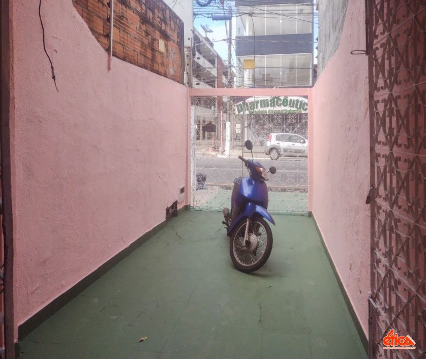 Casa em otima localizacao com 03 quartos sendo 01 suite 01 vaga