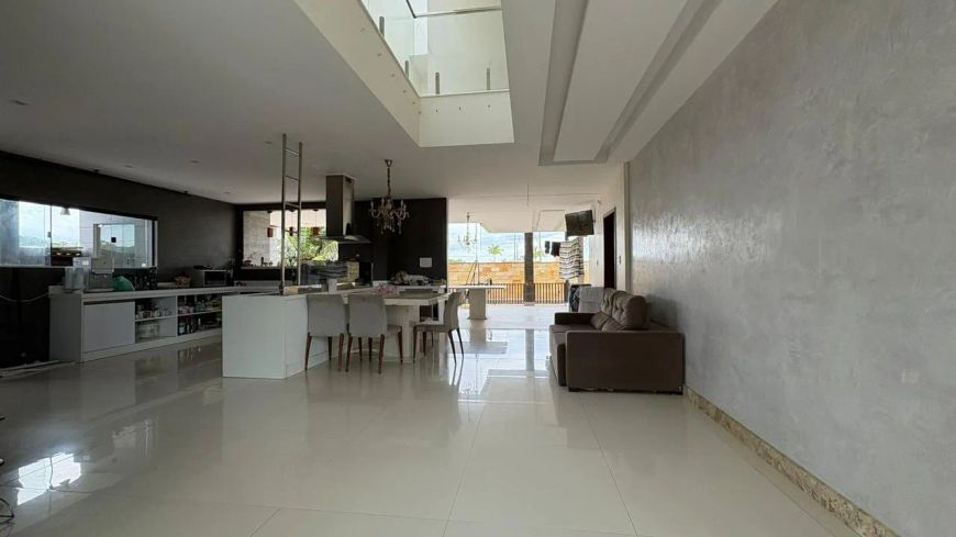 Casa 3 pavimentos 570m² Construído