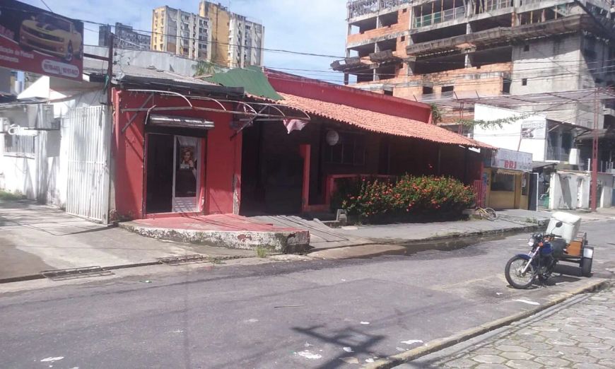 Terreno 45x40 na Rua Henrique Gurjão px. Pça. República