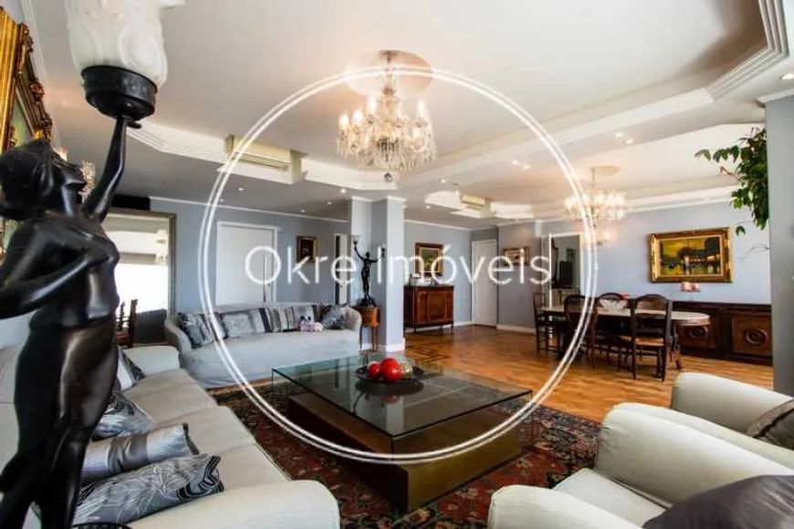 Apartamento - / Residencial / Copacabana