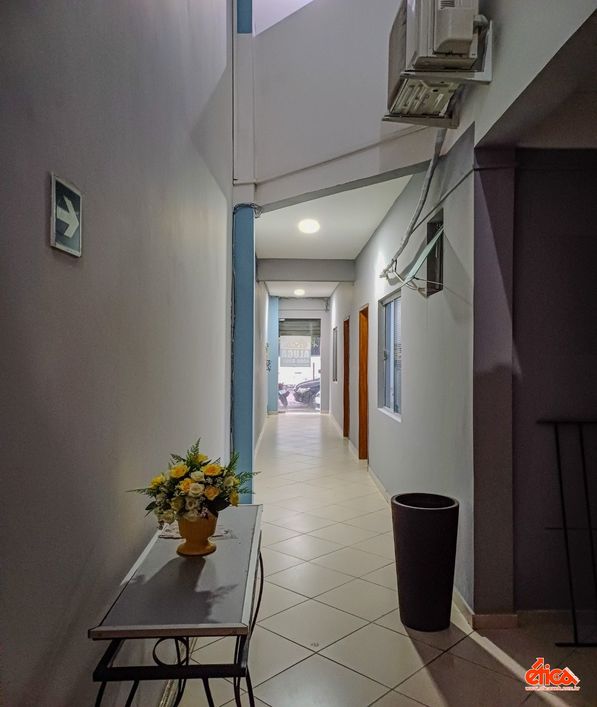 Sala em predio comercial com lavabo med aprox 30m² - cod 2723