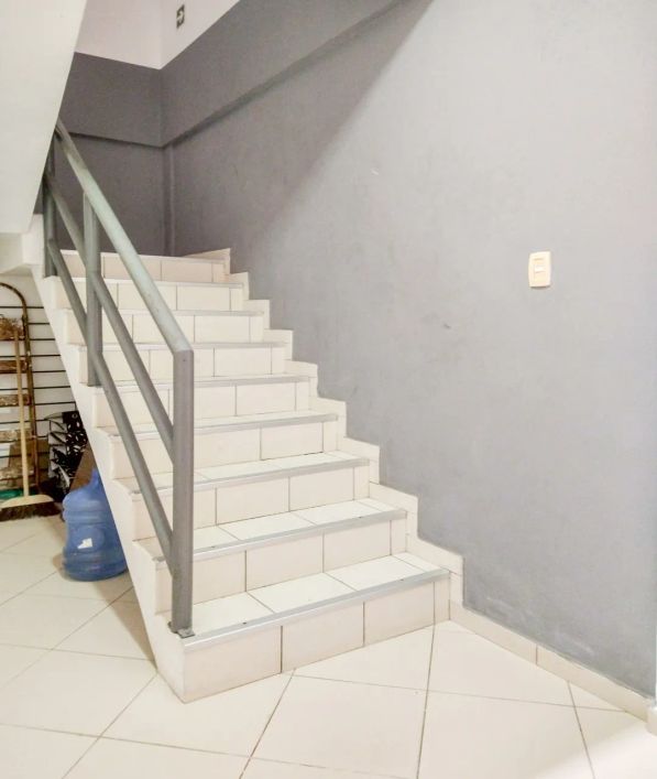 Sala com lavabo medindo 30,00m² em predio comercial em são brás