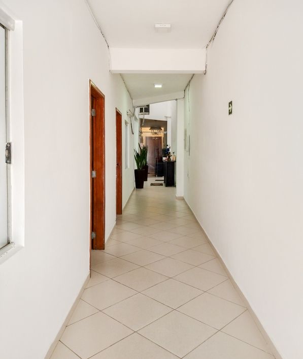 Sala em predio comercial com lavabo medindo aproxi 35,00m² - 2725