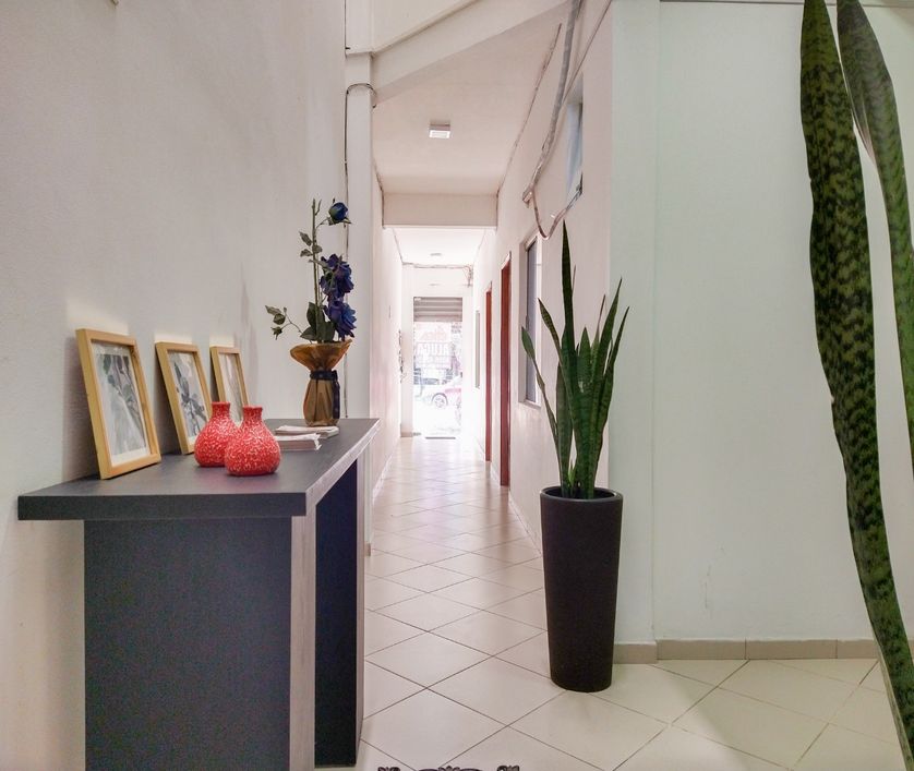 Sala em predio comercial com lavabo medindo aproxi 35,00m² - 2725