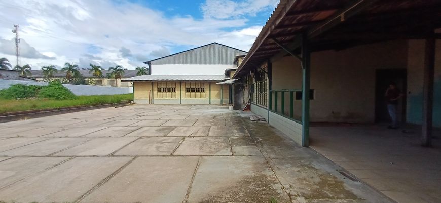 GALPÃO DE 2.500 m²