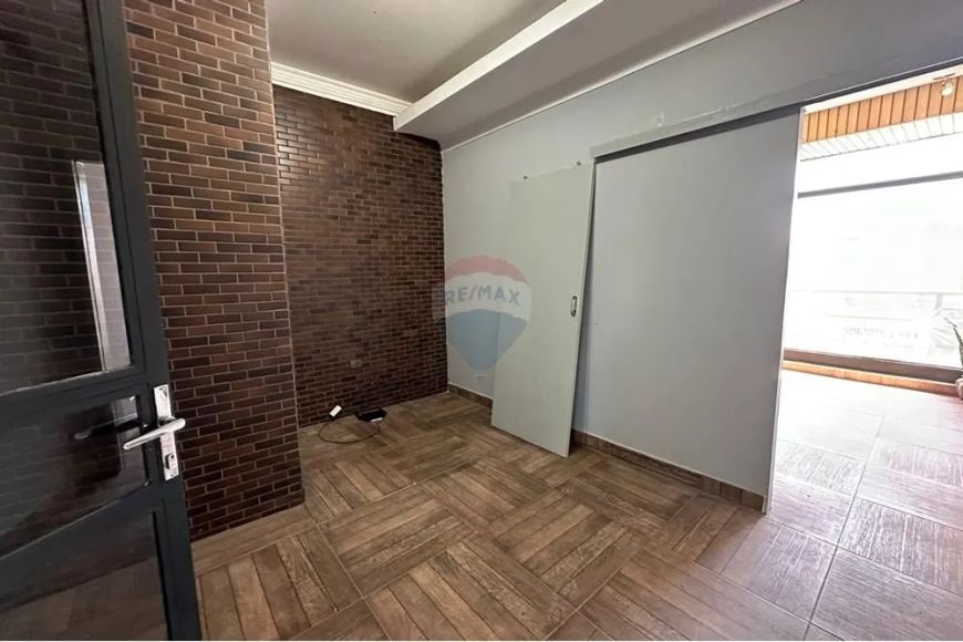 Sala Comercial de 16m² para Locação - Conforto e Praticidade por R$2017/mês!