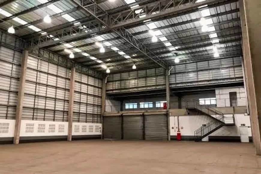 Galpão Logístico 2.187m² 04 docas Guarulhos Gaiolli Água Chata Rodovia Dutra