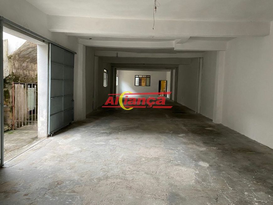 Galpão com trifásico para alugar com 210M², refeitório e 2 vagas, Macedo - Por R$ 6.500,00
