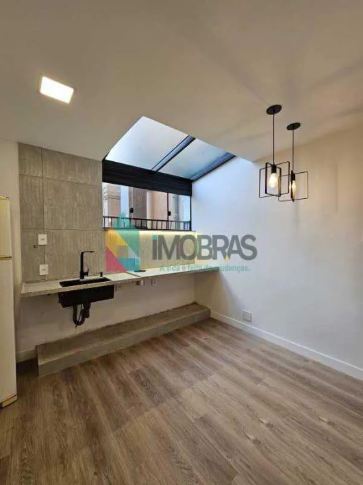 Apartamento reformado com 3 quartos sendo 2 suítes