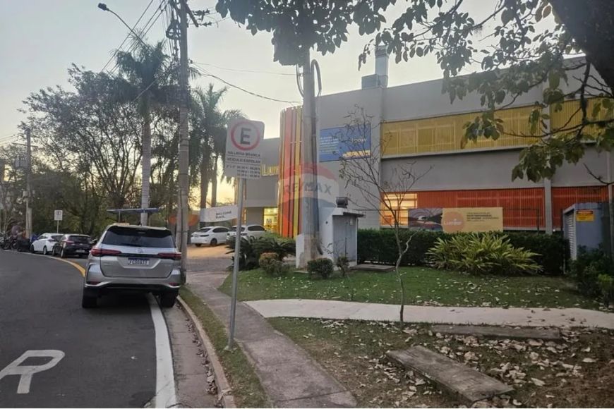 RE/MAX Aluga Espaço comercial no Anguilla Mall - Alphaville Campinas com 419 m² para locação.