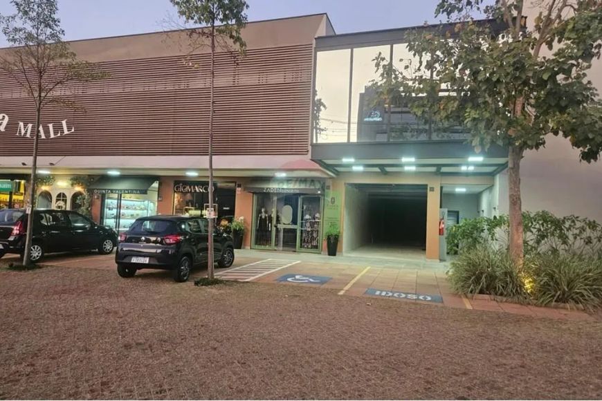 RE/MAX Aluga Espaço comercial no Anguilla Mall - Alphaville Campinas com 419 m² para locação.