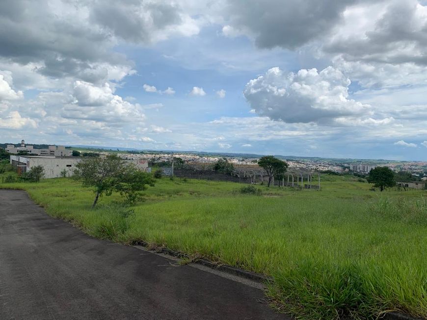Área para venda tem 10000 metros quadrados no Jardim São João em Campinas - SP.