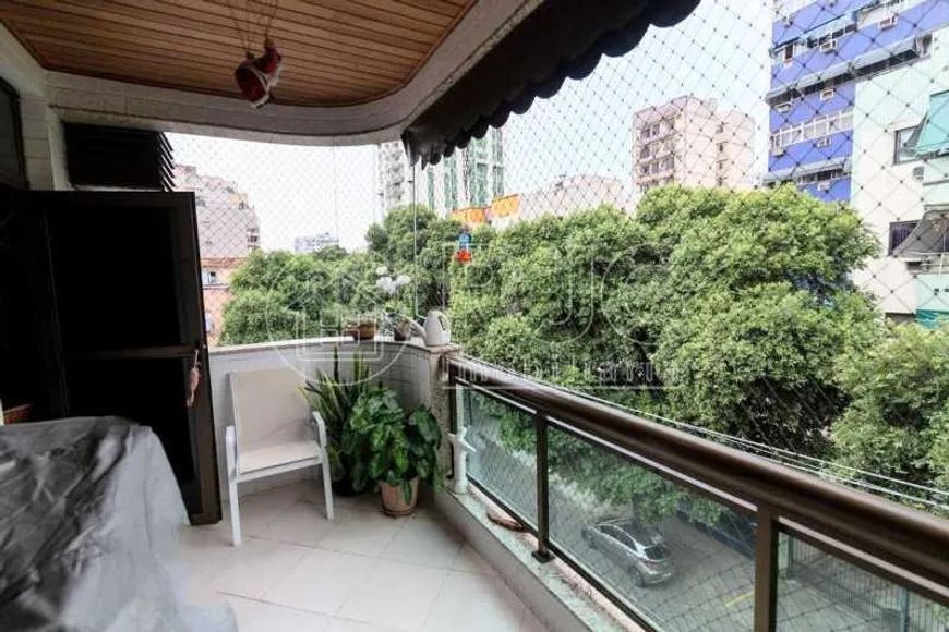 Rua Visconde de Itamarati , juntinho ao polo gastronômico da Tijuca