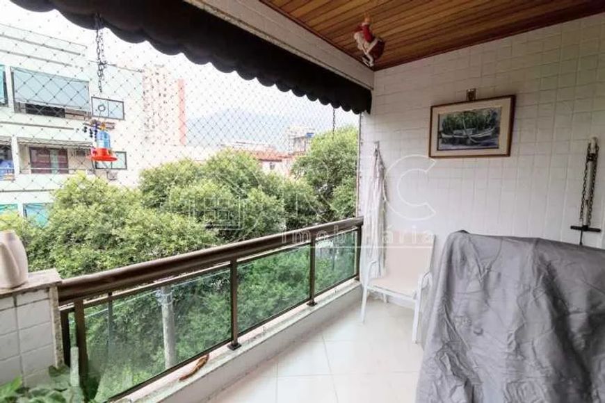 Rua Visconde de Itamarati , juntinho ao polo gastronômico da Tijuca