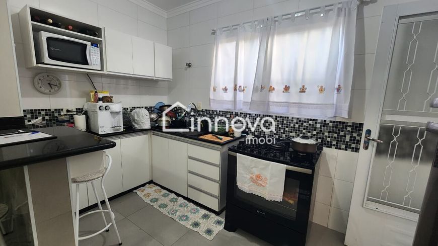 Casa térrea com 3 dormitório sendo uma suíte com localização excepcional no Santa Genebra-Campinas