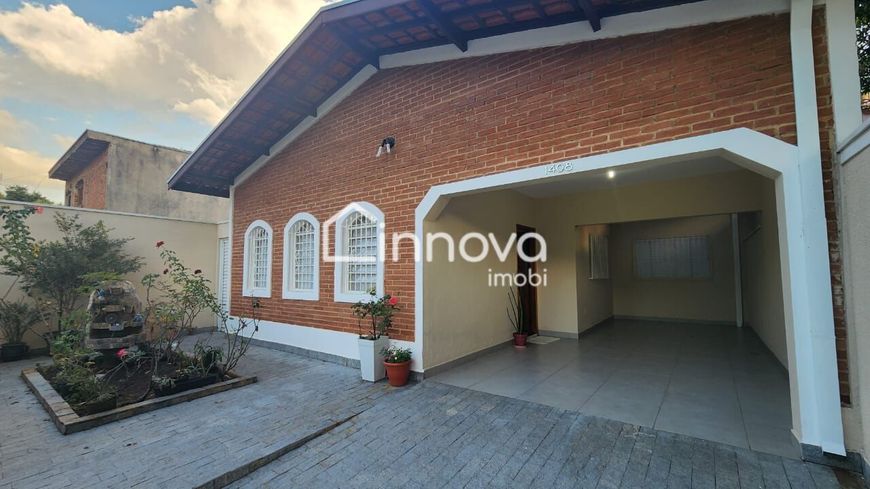 Casa térrea com 3 dormitório sendo uma suíte com localização excepcional no Santa Genebra-Campinas