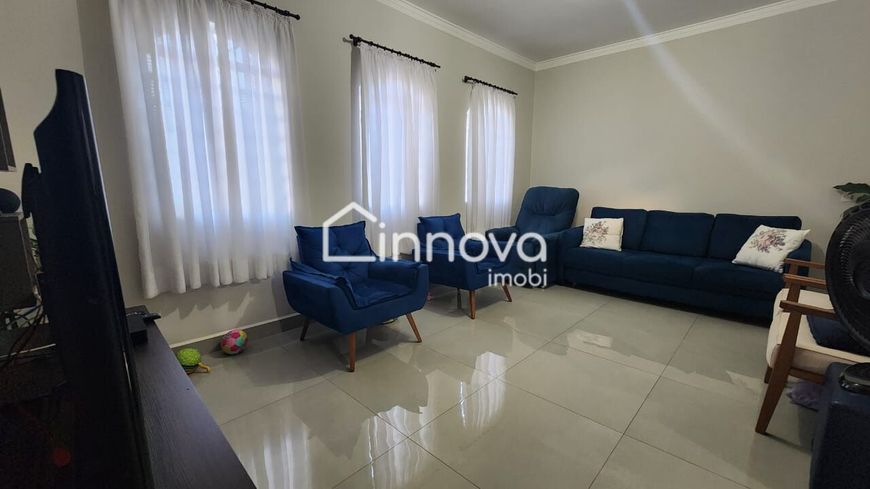 Casa térrea com 3 dormitório sendo uma suíte com localização excepcional no Santa Genebra-Campinas
