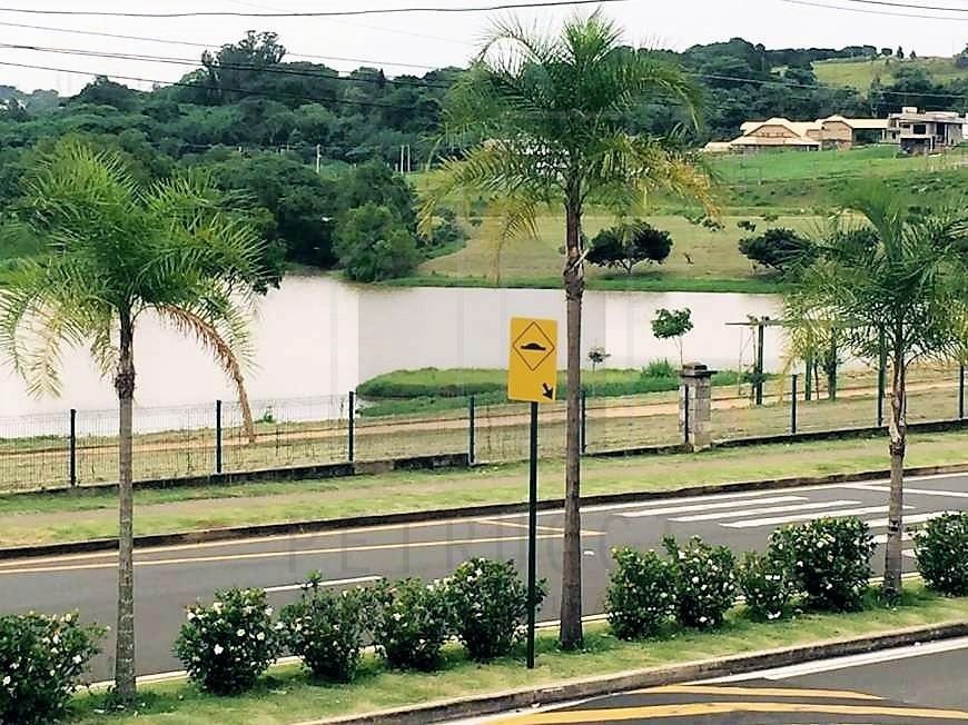 Casa de condomínio sobrado para venda tem 259 metros quadrados com 4 quartos