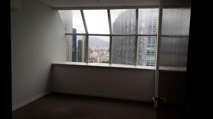 Andar Exclusivo / Centro / 264 m2 / Ponto Privilegiado / Vista Livre / Garagem / Frente Metrô e VLT