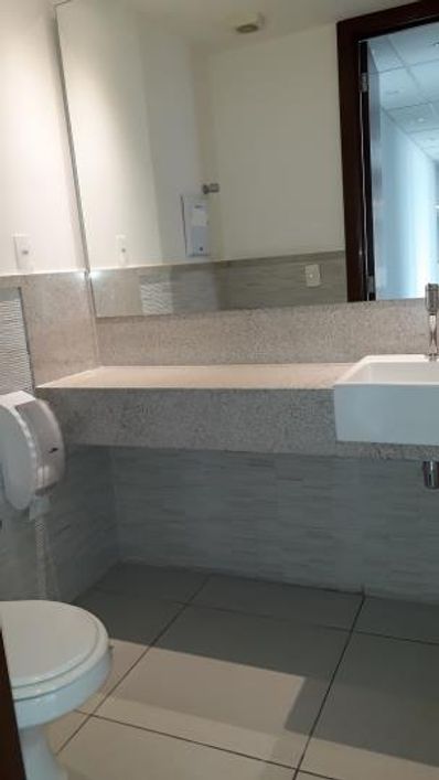 Andar Exclusivo / Centro / 264 m2 / Ponto Privilegiado / Vista Livre / Garagem / Frente Metrô e VLT