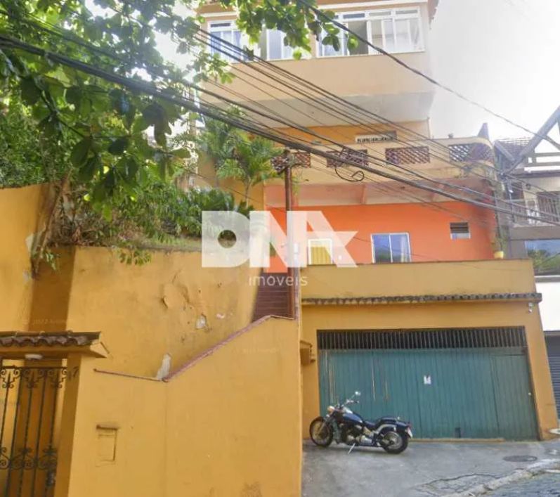Casa de rua - Sobrado / Residencial / Laranjeiras