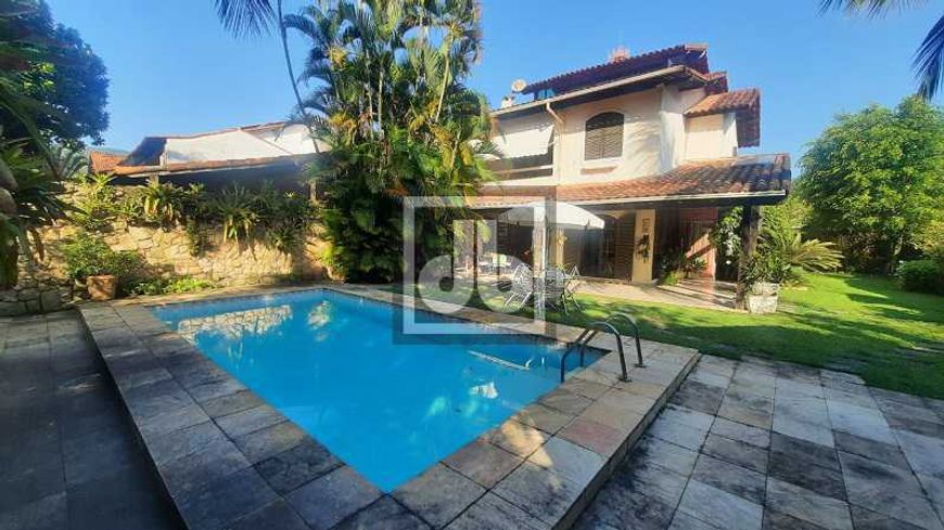 FREGUESIA - JACAREPAGUÁ - CASA EM EM CONDOMÍNIO - 04 QUARTOS - SUITE - PISCINA, ÁREA GOURMET COM C