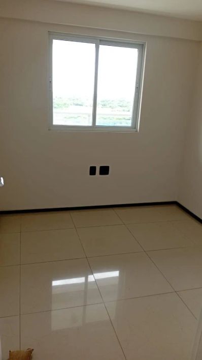 Apartamento no Via Latouche com 2 Quartos - Nascente