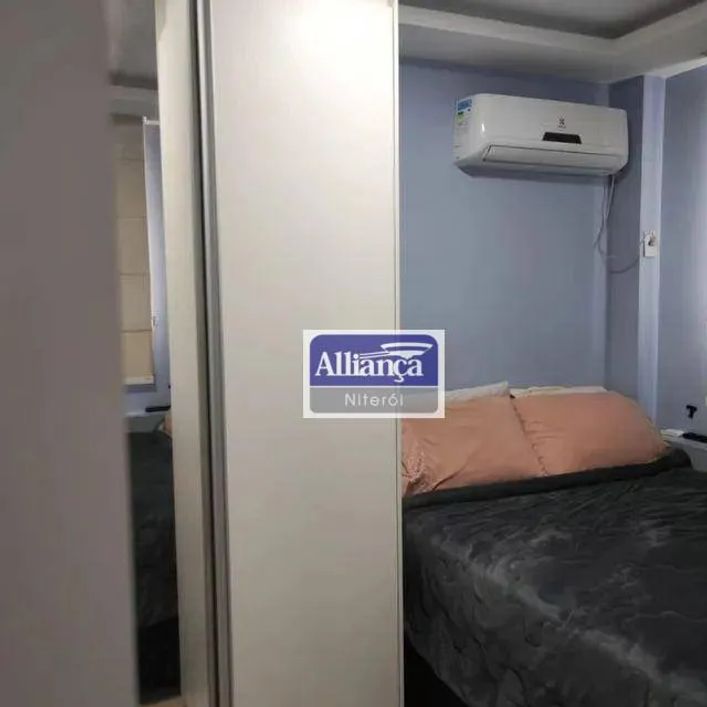 Apartamento com 2 dormitórios à venda, 49 m² por R$ 290.000,00 - Covanca - São Gonçalo/RJ