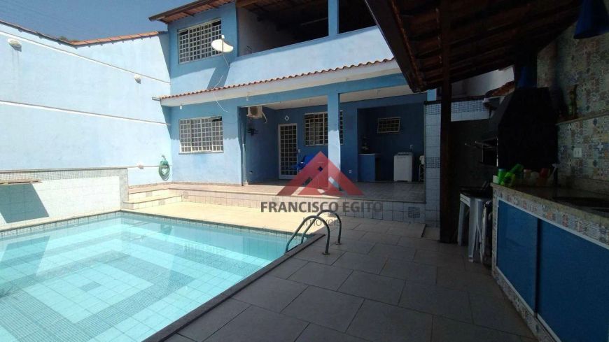 Casa com 3 quartos à venda, 300 m² por R$ 620.000 - Sete Pontes - São Gonçalo/RJ
