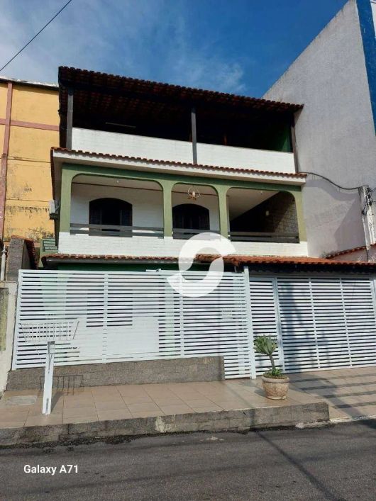 Casa com 4 dormitórios à venda, 215 m² por R$ 1.000.000,00 - Barro Vermelho - São Gonçalo/RJ