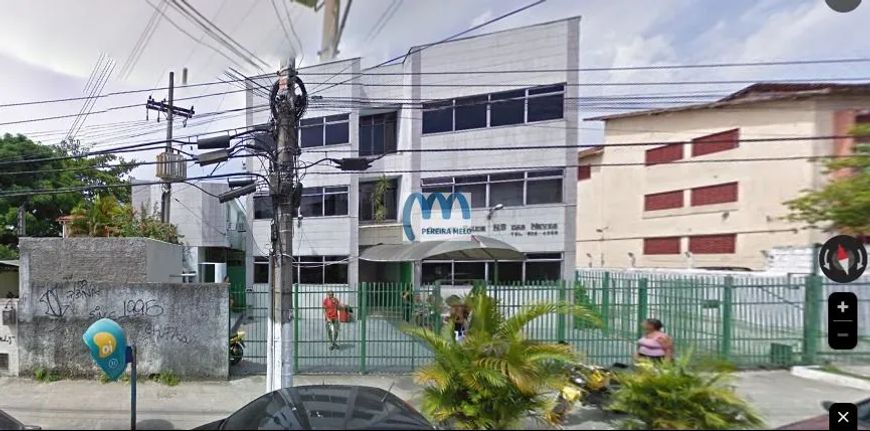 Prédio comercial com 2.127M2 de área construída próximo à Delegacia de Neves.