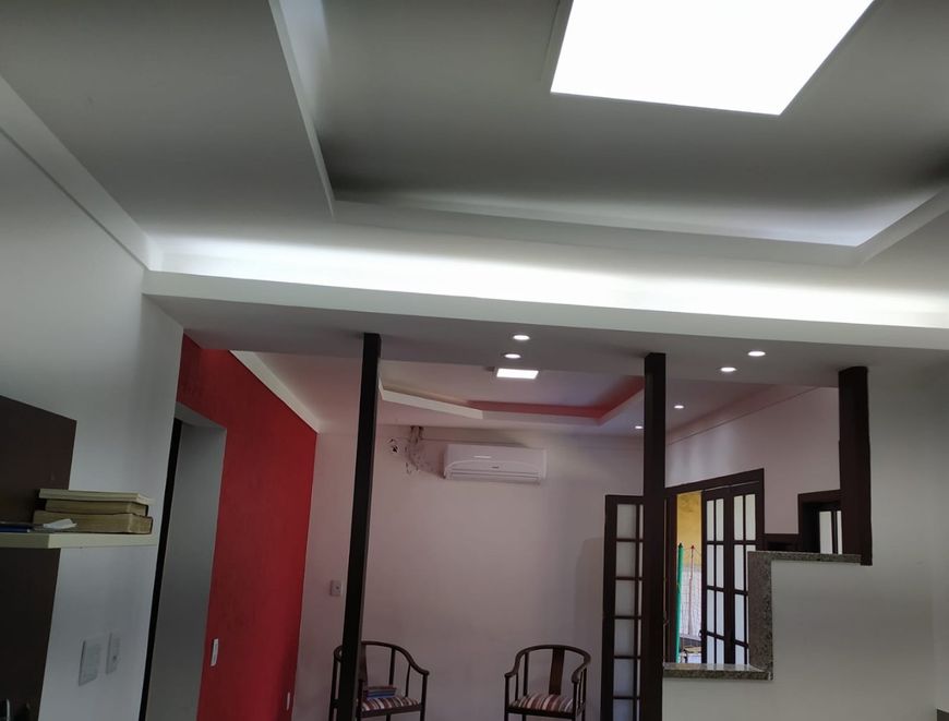 Casa para venda tem 450 metros quadrados com 5 quartos