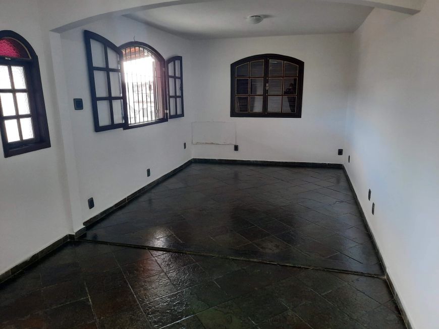 Imponente Sobrado com 180 m2 com 5 Quartos em Barreto - São Gonçalo - RJ