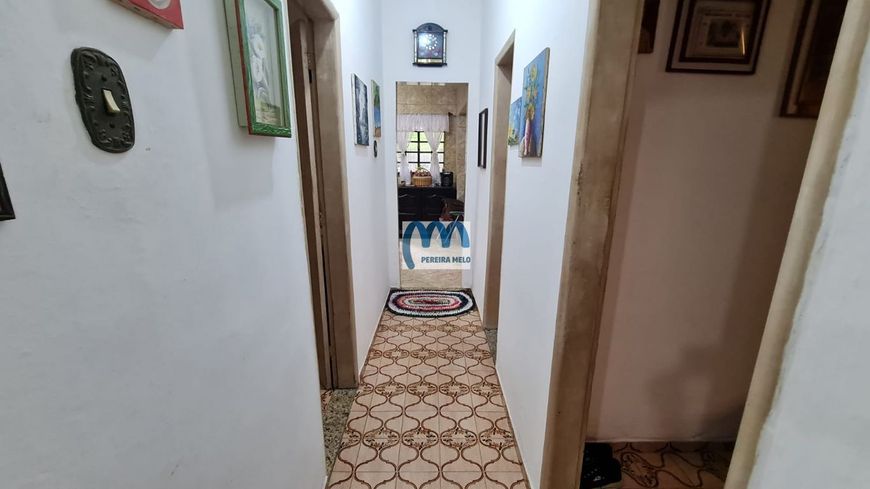 Casa linear, terreno com 300m2, próxima ao Campo do Bairro Rosane.