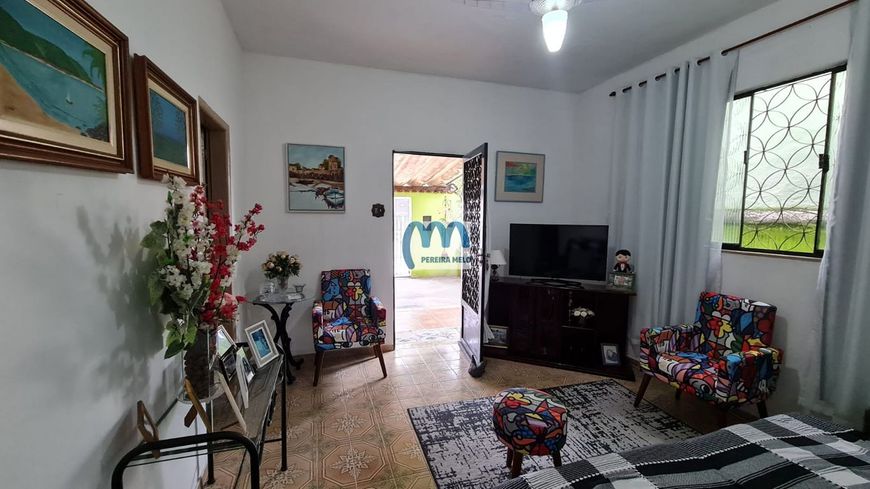Casa linear, terreno com 300m2, próxima ao Campo do Bairro Rosane.