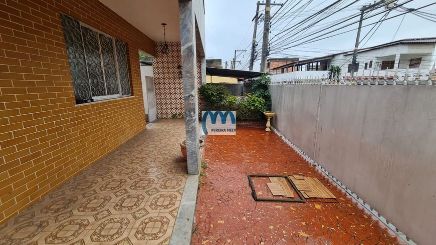 Ampla casa linear, próxima ao Cemitério dos Gringos. 5min. Centro de SG.