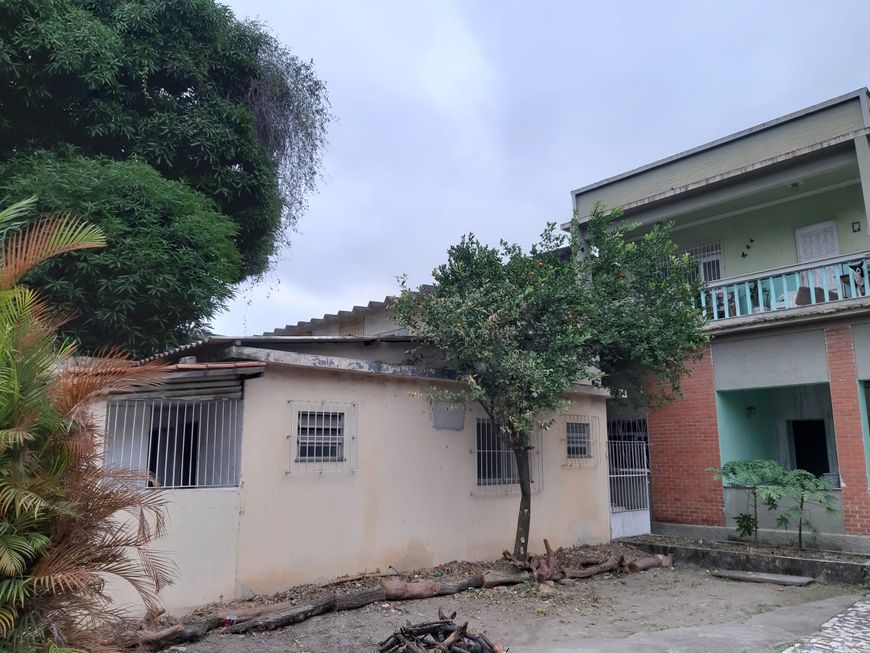 ÁREA COM TRÊS IMÓVEIS À VENDA NO BAIRRO VENDA DA CRUZ - SÃO GONÇALO-RJ
