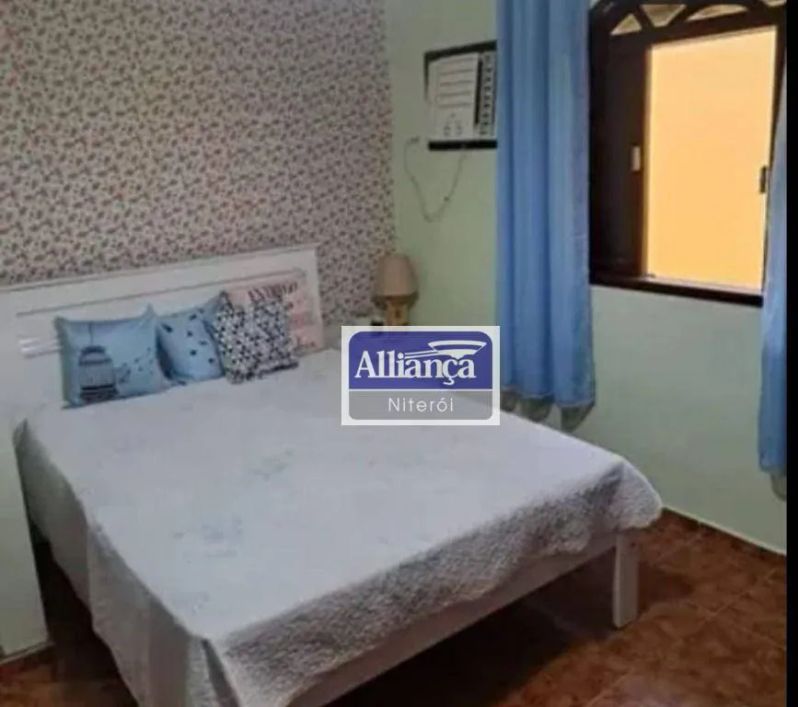 Casa em terreno de 430m², com 2 dormitórios à venda, quintal imenso, 120 m² de área construída por R