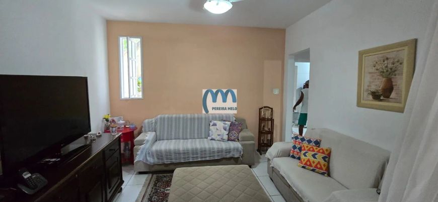Vendo casa térrea em rua fechada atrás do Partage.
