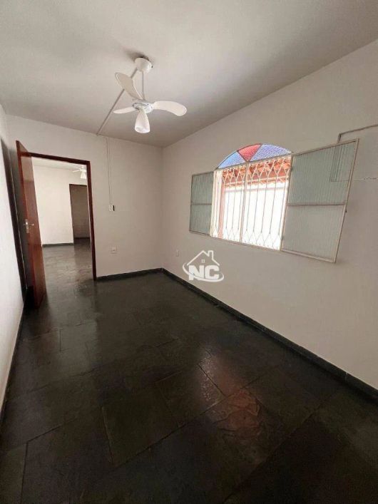 Casa com 1 quarto à venda, 100 m² por R$ 170.000 - Mutuá - São Gonçalo/RJ