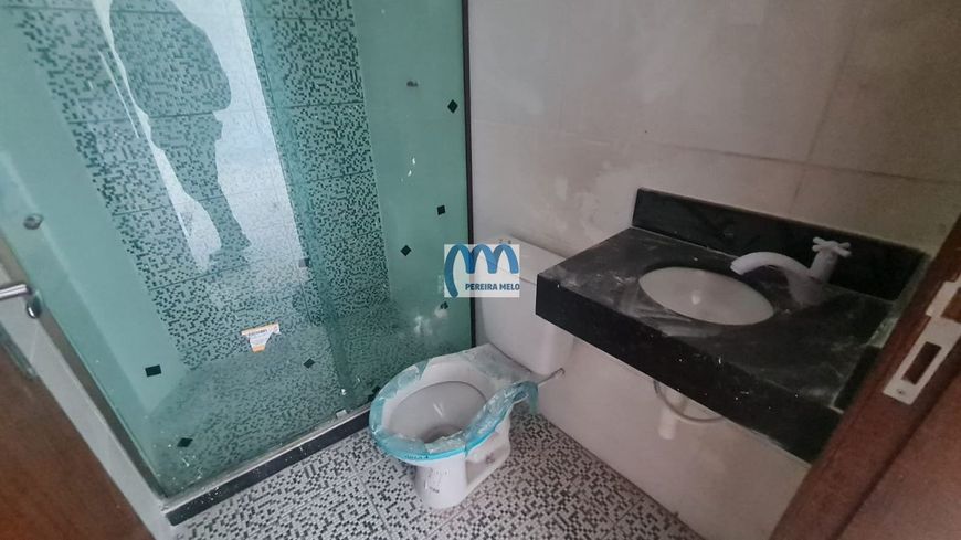 Vendo aptos prontos pra entrar e morar, junto ao ponto final do 526 estrela.