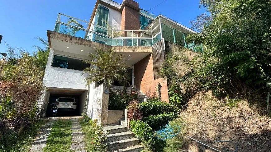 Casa Triplex em Condomínio