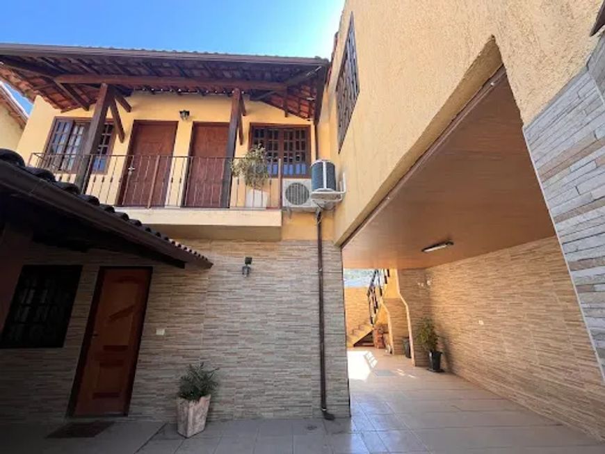 Casa com 3 dormitórios à venda, 100 m² por R$ 350.000,00 - Colubande - São Gonçalo/RJ