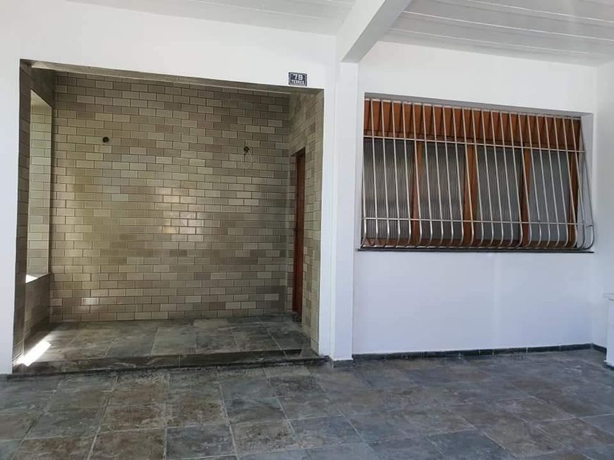 ÓTIMA CASA EM RUA FECHADA